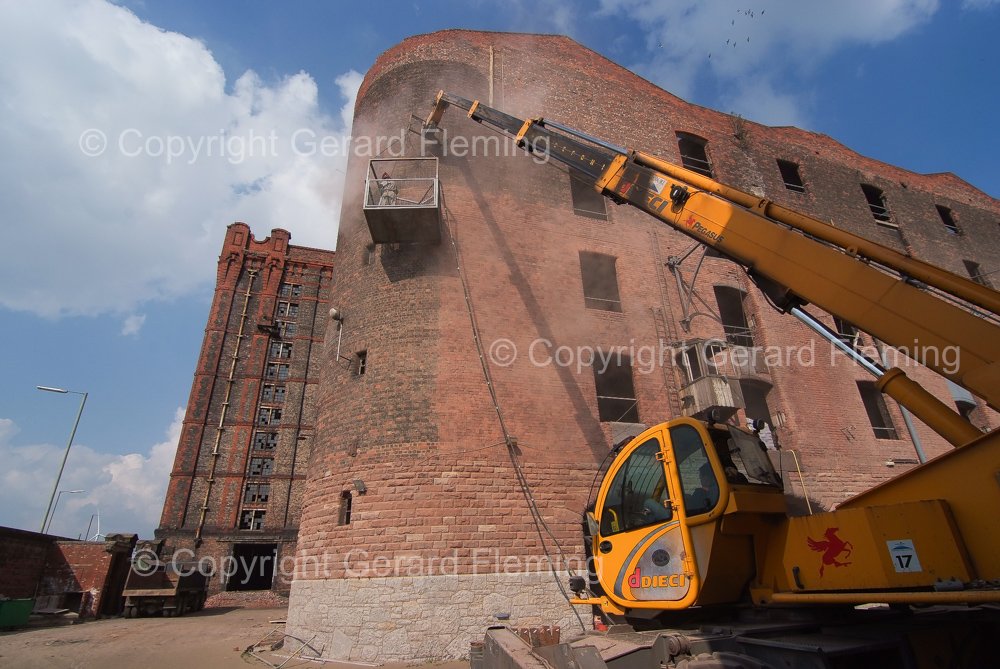 stanley dock apartments liverpool